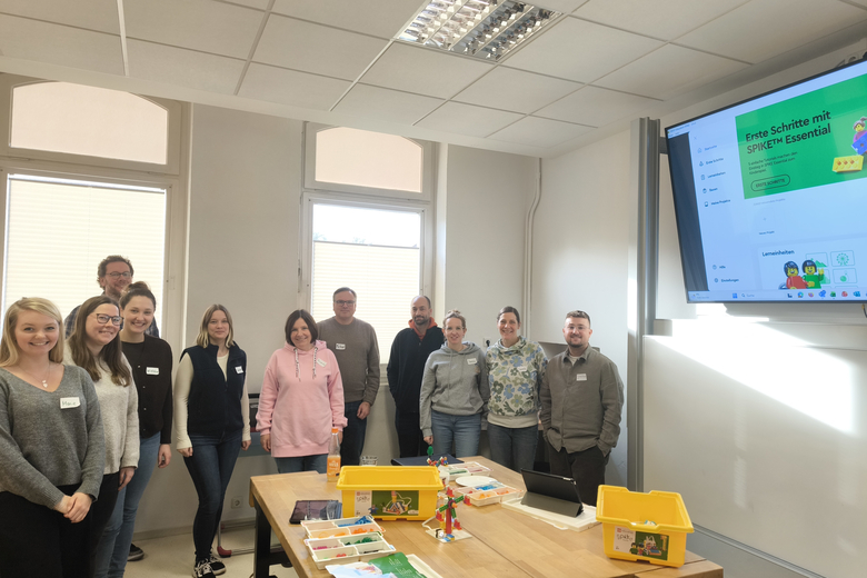 Robotik im Klassenzimmer: LEGO® SPIKE™ Essential Workshop begeistert Lehrkräfte